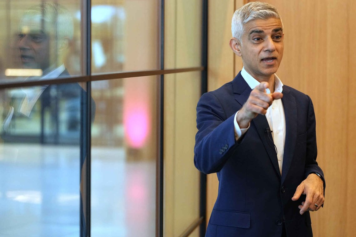 Londons borgermester Sadiq Khan, som representerer Labour, avviser at kriminalitet er et problem i britenes hovedstad. Foto: AP /Kirsty Wigglesworth/ NTB Londons borgermester Sadiq Khan, som representerer Labour, avviser at kriminalitet er et problem i britenes hovedstad. Foto: AP /Kirsty Wigglesworth/ NTB