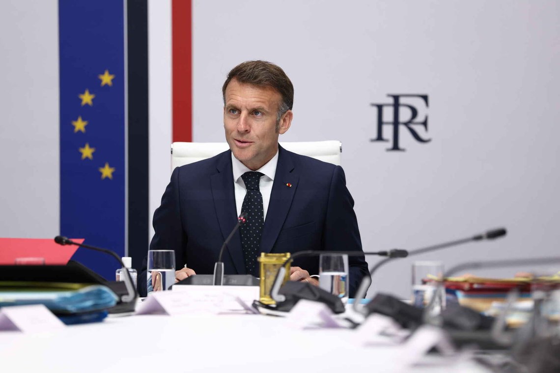 Frankrikes president Emmanuel Macron på et møte i landets forsvar- og sikkerhetsråd onsdag. Foto: Tom Nicholson / AP / NTB Frankrikes president Emmanuel Macron på et møte i landets forsvar- og sikkerhetsråd onsdag. Foto: Tom Nicholson / AP / NTB