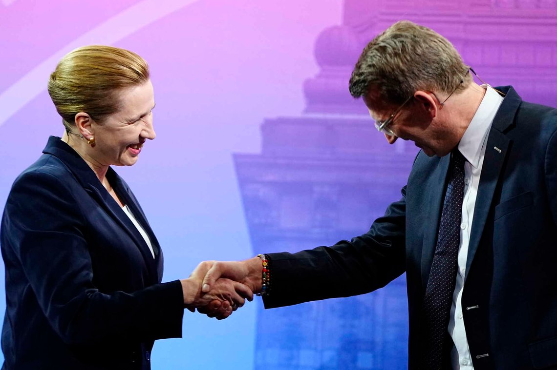De danske statsministerkandidatene Mette Frederiksen (S) og Troels Lund Poulsen (V) møtes til debatt hos TV2 i Odense den 8. mars 2026. Foto: Mads Claus Rasmussen / Scanpix / NTB. De danske statsministerkandidatene Mette Frederiksen (S) og Troels Lund Poulsen (V) møtes til debatt hos TV2 i Odense den 8. mars 2026. Foto: Mads Claus Rasmussen / Scanpix / NTB.