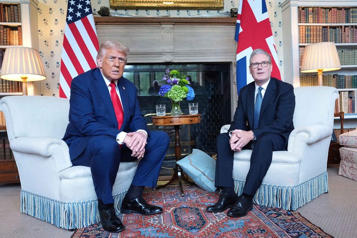Keir Starmer sa fredag at han er «fed up» med Donald Trump og sammenligner ham med Vladimir Putin. Motviljen er nok gjensidig fra Det hvite hus. Foto: AP / NTB Keir Starmer sa fredag at han er «fed up» med Donald Trump og sammenligner ham med Vladimir Putin. Motviljen er nok gjensidig fra Det hvite hus. Foto: AP / NTB