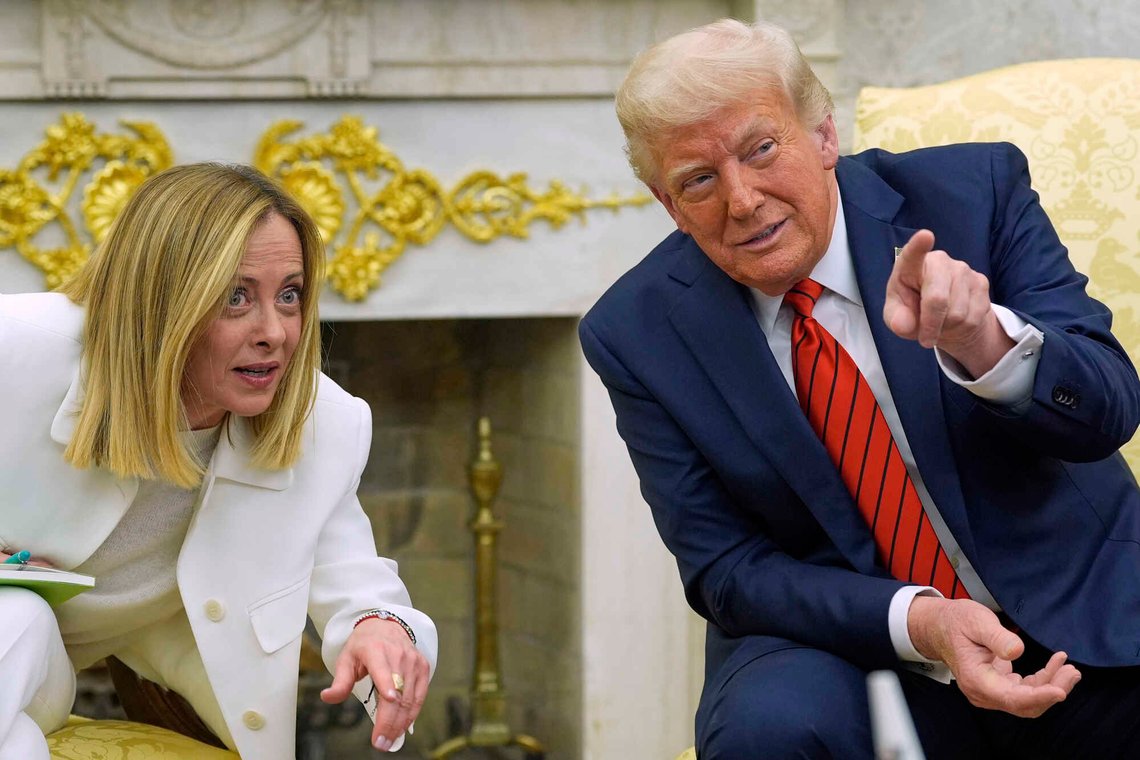 President Donald Trump møter en av sine få venner blant europeiske statsledere, Italias statsminister Giorgia Meloni, i Det ovale kontor i Det hvite hus iapril 2025, i Washington. Foto: AP /Alex Brandon/ NTB President Donald Trump møter en av sine få venner blant europeiske statsledere, Italias statsminister Giorgia Meloni, i Det ovale kontor i Det hvite hus iapril 2025, i Washington. Foto: AP /Alex Brandon/ NTB