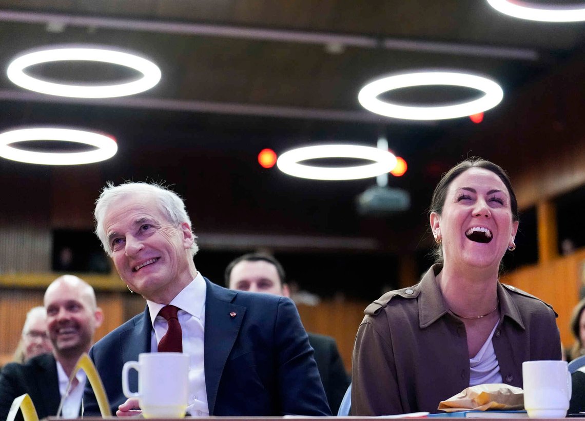 Statsminister Jonas Gahr Støre her avbildet med nestleder Tonje Brenna under Arbeiderpartiets landsstyremøte i mars. Foto: Terje Pedersen / NTB Statsminister Jonas Gahr Støre her avbildet med nestleder Tonje Brenna under Arbeiderpartiets landsstyremøte i mars. Foto: Terje Pedersen / NTB