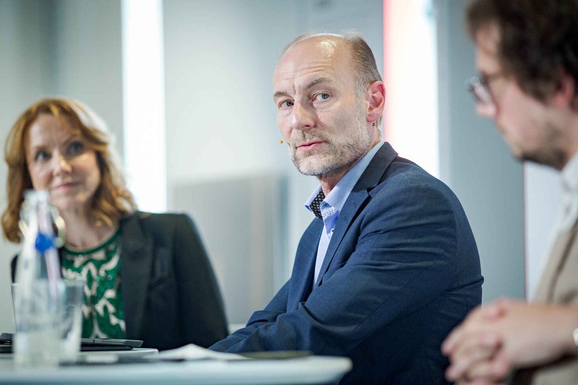 Leder av Fritt Ord Knut Olav Åmås under fremleggelsen av av den internasjonale pressefrihetsindeksen på Nobelsfredsenter i Oslo i 2022. Foto: Alf Simensen / NTB Leder av Fritt Ord Knut Olav Åmås under fremleggelsen av av den internasjonale pressefrihetsindeksen på Nobelsfredsenter i Oslo i 2022. Foto: Alf Simensen / NTB