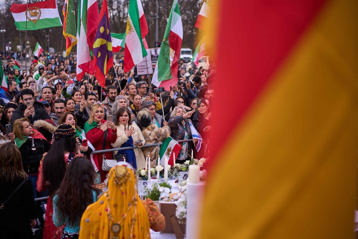 En stor del av perserne som befinner seg i Europa ser på regimet i Teheran som sine fiender. Her fra en demonstrasjon til støtte for USA og Israels krig mot Iran, i Berlin 20. mars. Foto: AP /Markus Schreiber/ NTB En stor del av perserne som befinner seg i Europa ser på regimet i Teheran som sine fiender. Her fra en demonstrasjon til støtte for USA og Israels krig mot Iran, i Berlin 20. mars. Foto: AP /Markus Schreiber/ NTB