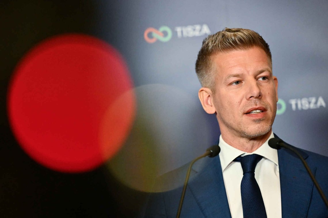 Leder av Tisza, Péter Magyar, ligger an til å få stort flertall ut ifra foreløpige resultater fra valget i Ungarn. Foto: Denes Erdos / AP / NTB Leder av Tisza, Péter Magyar, ligger an til å få stort flertall ut ifra foreløpige resultater fra valget i Ungarn. Foto: Denes Erdos / AP / NTB
