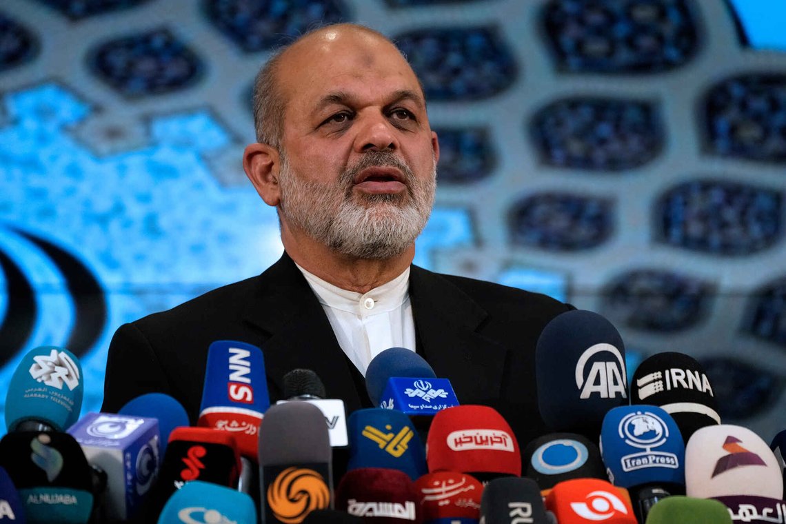Irans innenriksminister Ahmad Vahidi orienterer pressen om valget i Teheran den 4. mars 2024. Vahidi er i dag revolusjonsgardens fungerende leder. Foto: Vahid Salemi / AP / NTB. Irans innenriksminister Ahmad Vahidi orienterer pressen om valget i Teheran den 4. mars 2024. Vahidi er i dag revolusjonsgardens fungerende leder. Foto: Vahid Salemi / AP / NTB.