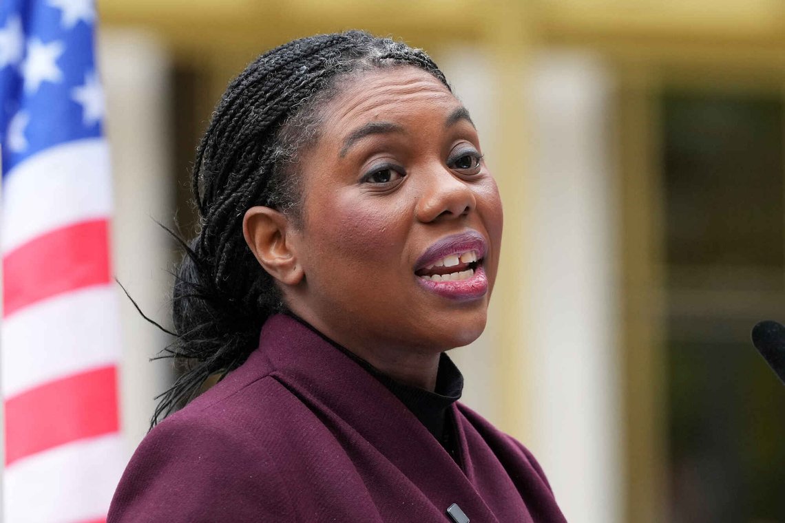 Kemi Badenoch, leder for Det konservative parti i Storbritannia, mener Donald Trump må ta ansvar og sørge for at Hormuzstredet blir åpnet igjen. Foto: AP /Frank Augstein/ NTB Kemi Badenoch, leder for Det konservative parti i Storbritannia, mener Donald Trump må ta ansvar og sørge for at Hormuzstredet blir åpnet igjen. Foto: AP /Frank Augstein/ NTB