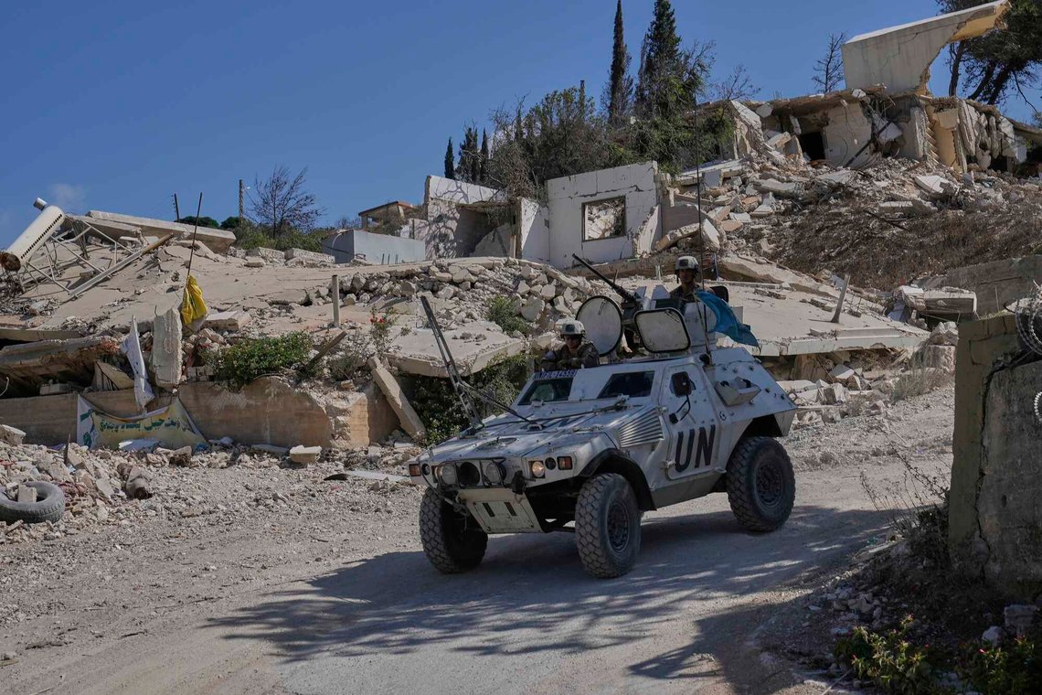 Franske UNIFIL-soldater patruljerer ingemannslandet langs grensen mellom Israel og Libanon i august 2025, i landsbyen Kfra Kila helt syd i Libanon. (Arkivfoto: AP Photo/Hussein Malla) Franske UNIFIL-soldater patruljerer ingemannslandet langs grensen mellom Israel og Libanon i august 2025, i landsbyen Kfra Kila helt syd i Libanon. (Arkivfoto: AP Photo/Hussein Malla)