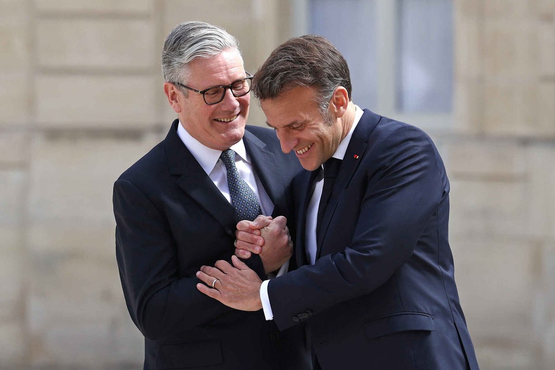 Frankrikes president Emmanuel Macron og britenes statsminister Keir Starmer under møtet i Élysée-palasset 17. april. De to statslederne ville ikke bidra USA til å åpne Hormuzstredet, men nå vil de gjerne lede en europeisk koalisjon som skal sørge for at de passerende skipene er trygge. Foto: Tom Nicholson /Pool Photo via AP/ NTB Frankrikes president Emmanuel Macron og britenes statsminister Keir Starmer under møtet i Élysée-palasset 17. april. De to statslederne ville ikke bidra USA til å åpne Hormuzstredet, men nå vil de gjerne lede en europeisk koalisjon som skal sørge for at de passerende skipene er trygge. Foto: Tom Nicholson /Pool Photo via AP/ NTB