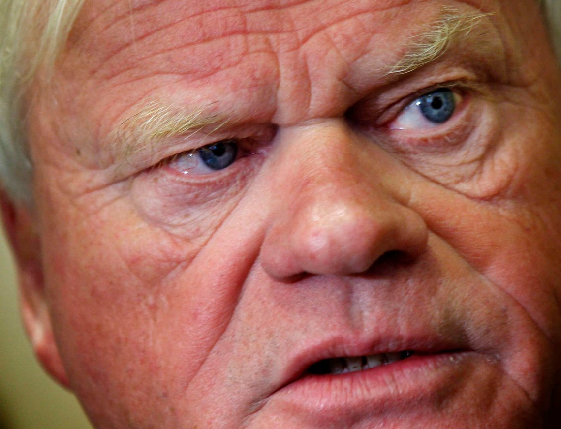 OSLO 20071017: Skipsreder John Fredriksen, som er største eier i Seadrill, var onsdag tilstede i tingretten under behandlingen av selskapets krav på 850 millioner kroner mot Oslo Børs og Staten .
Foto: Heiko Junge / NTB . OSLO 20071017: Skipsreder John Fredriksen, som er største eier i Seadrill, var onsdag tilstede i tingretten under behandlingen av selskapets krav på 850 millioner kroner mot Oslo Børs og Staten .
Foto: Heiko Junge / NTB .