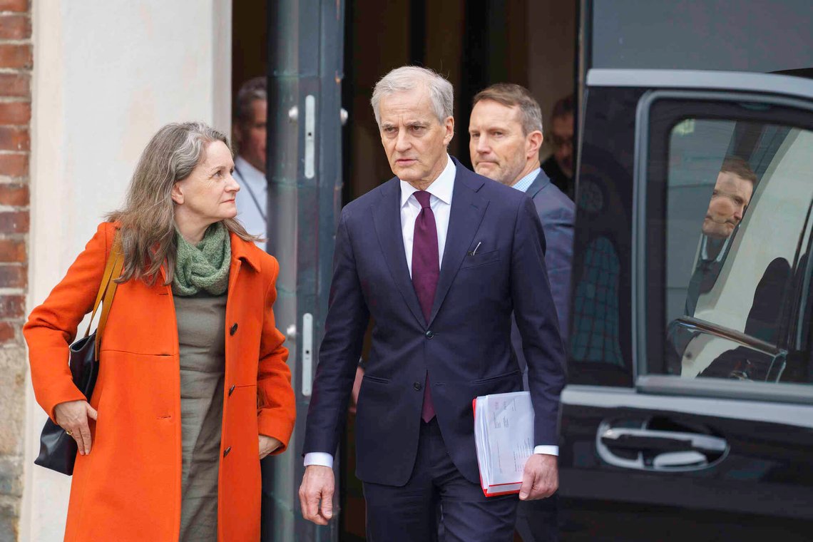 Oslo 20240412.
Statsminister Jonas Gahr Støre i samtale med Hanne Skartveit etter pressekonferansen på statsministerens kontor SMK hvor helse og omsorgsminister Ingvild Kjerkhols avgang ble annonsert
Foto: Cornelius Poppe / NTB Oslo 20240412.
Statsminister Jonas Gahr Støre i samtale med Hanne Skartveit etter pressekonferansen på statsministerens kontor SMK hvor helse og omsorgsminister Ingvild Kjerkhols avgang ble annonsert
Foto: Cornelius Poppe / NTB