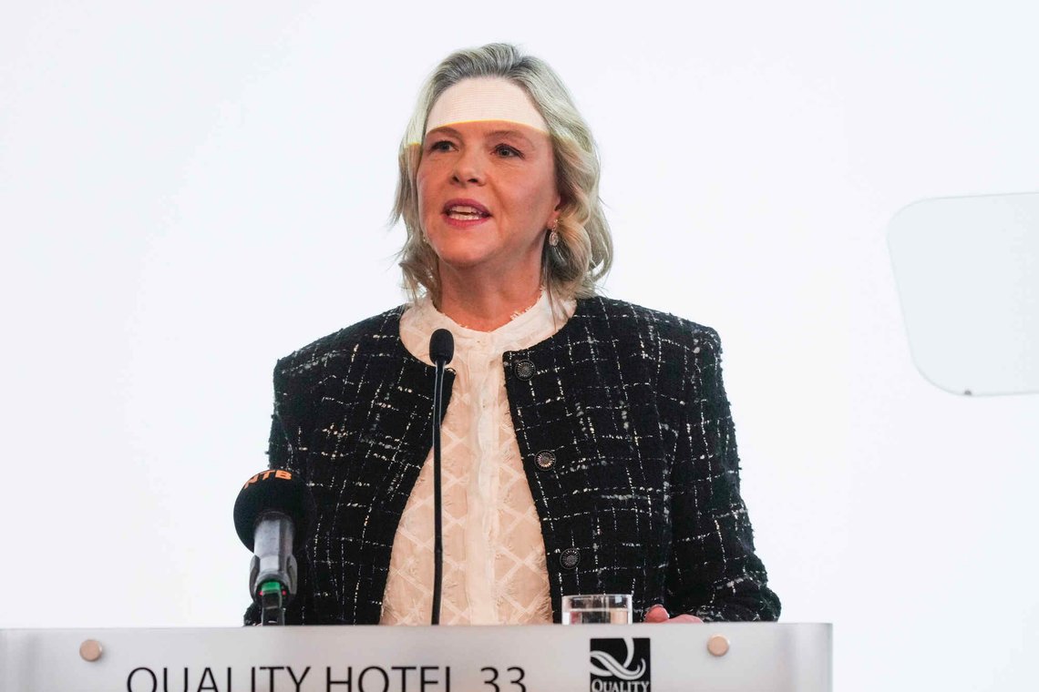 Oslo 20260411.
Partileder i Frp Sylvi Listhaug hilser landsmøtet etter Velles tale under Fremskrittspartiets Ungdom landsmøte.
Foto: Terje Bendiksby / NTB Oslo 20260411.
Partileder i Frp Sylvi Listhaug hilser landsmøtet etter Velles tale under Fremskrittspartiets Ungdom landsmøte.
Foto: Terje Bendiksby / NTB