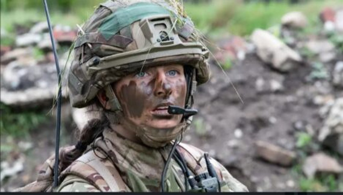 Det hjelper lite at British Army forsøker å forsterke styrken sin ved å få flere unge jenter i uniform, hvis de mangler våpen nok til å utføre oppdraget. Foto: British Army Det hjelper lite at British Army forsøker å forsterke styrken sin ved å få flere unge jenter i uniform, hvis de mangler våpen nok til å utføre oppdraget. Foto: British Army