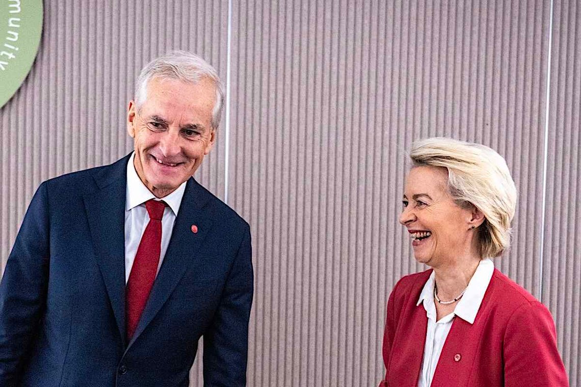Statsminister Jonas Gahr Støre møter EU-kommisjonens president Ursula von der Leyen i forbindelse med hans og nærmere 50 andre statslederes deltagelse under Det europeiske politiske fellesskapet (EPF) i København den 2. oktober 2025. Foto: Ole Berg-Rusten / NTB. Statsminister Jonas Gahr Støre møter EU-kommisjonens president Ursula von der Leyen i forbindelse med hans og nærmere 50 andre statslederes deltagelse under Det europeiske politiske fellesskapet (EPF) i København den 2. oktober 2025. Foto: Ole Berg-Rusten / NTB.