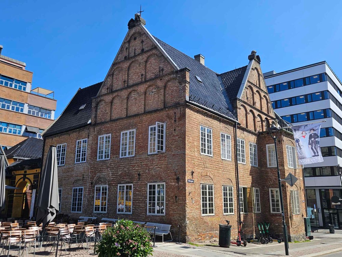Oslo Kunstforening v/ anledningen 190 års-jubileum. Eget foto. Oslo Kunstforening v/ anledningen 190 års-jubileum. Eget foto.