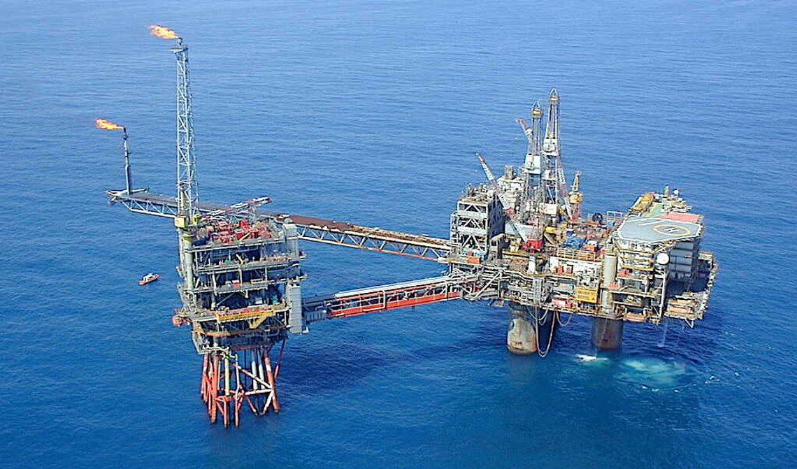 En oljeplattform tilhørende Exxon Mobile på olje- og gassfeltet Beryl Alpha i britisk sektor av Nordsjøen sett fra luften den 21. juni 2003. Foto: Stephen (danrandom) from UK / Wikimedia Commons (cc by 2.0). En oljeplattform tilhørende Exxon Mobile på olje- og gassfeltet Beryl Alpha i britisk sektor av Nordsjøen sett fra luften den 21. juni 2003. Foto: Stephen (danrandom) from UK / Wikimedia Commons (cc by 2.0).