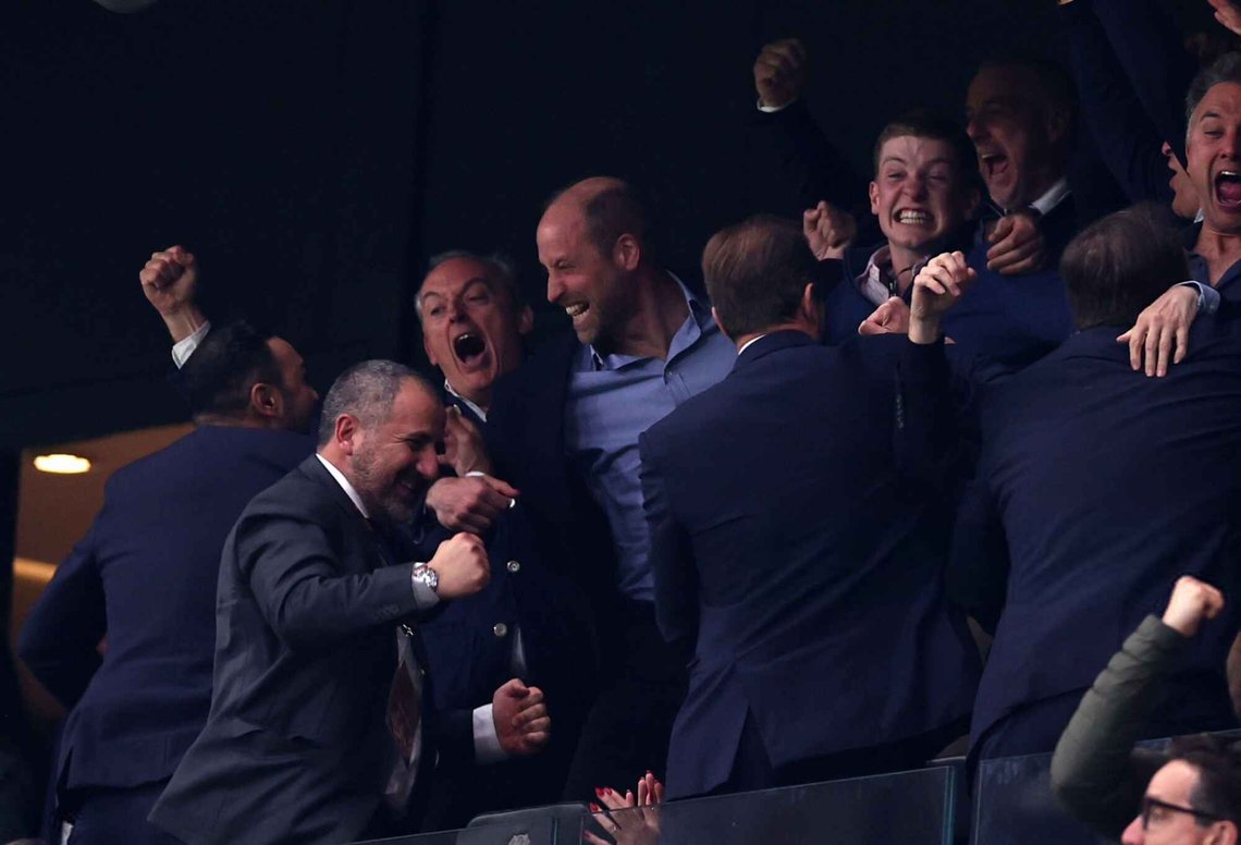Prins William uttrykte stor glede over Villas seier. Foto: Robbie Jay Barratt | Getty Images Prins William uttrykte stor glede over Villas seier. Foto: Robbie Jay Barratt | Getty Images