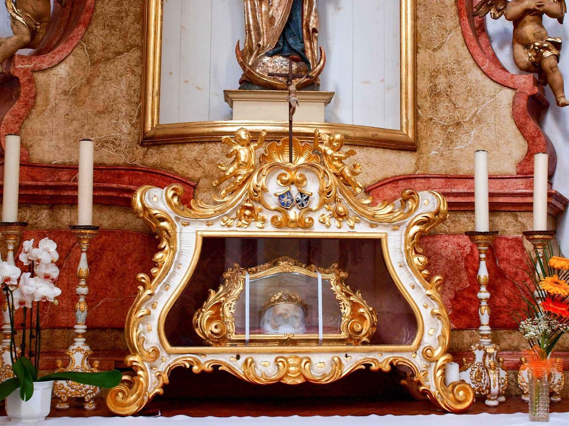 St. Zdislavas doble relikvieskrin før vanhelligelsen. Foto: VitVit / CC BY-SA 3.0 St. Zdislavas doble relikvieskrin før vanhelligelsen. Foto: VitVit / CC BY-SA 3.0