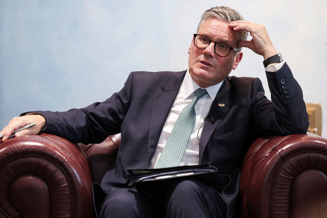 Storbritannias statsminister Keir Starmer er under hardt press om å gå av, men ser ikke til å gi opp. Foto: Phil Noble / Pool Photo via AP / NTB Storbritannias statsminister Keir Starmer er under hardt press om å gå av, men ser ikke til å gi opp. Foto: Phil Noble / Pool Photo via AP / NTB