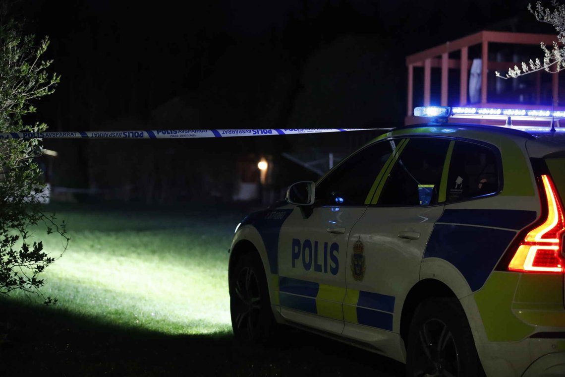 BOTKYRKA, SVERIGE 20250428
Ett barn och en kvinna är allvarligt skadade efter att en misstänkt explosion skett i deras hem i Tumba i Botkyrka kommun.
Foto: Caisa Rasmussen / TT / Kod 12150 BOTKYRKA, SVERIGE 20250428
Ett barn och en kvinna är allvarligt skadade efter att en misstänkt explosion skett i deras hem i Tumba i Botkyrka kommun.
Foto: Caisa Rasmussen / TT / Kod 12150
