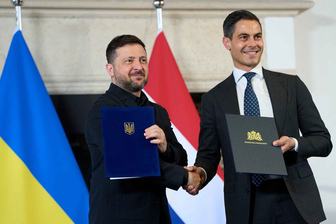 Ukraine's President Volodymyr Zelenskyy, left, and Dutch Prime Minister Rob Jetten pose for a photo holding up their signed agreements, after Zelensky received the International Four Freedoms Award, in Middelburg, Netherlands, Thursday, April 16, 2026. (AP Photo/Peter Dejong) Ukraine's President Volodymyr Zelenskyy, left, and Dutch Prime Minister Rob Jetten pose for a photo holding up their signed agreements, after Zelensky received the International Four Freedoms Award, in Middelburg, Netherlands, Thursday, April 16, 2026. (AP Photo/Peter Dejong)
