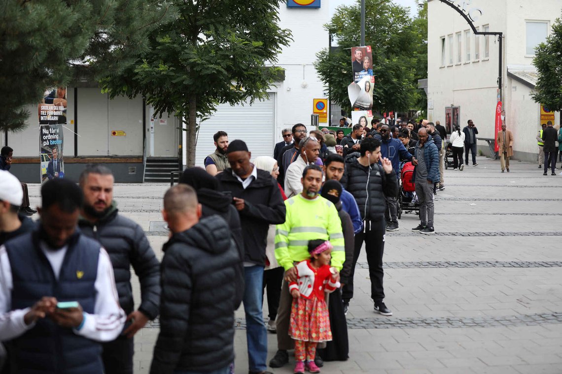 Kø for å avgi forhåndsstemme ved Rinkeby Folkets hus i Stockholm i 2022. Foto: Jonas Ekströmer/TT / NTB Kø for å avgi forhåndsstemme ved Rinkeby Folkets hus i Stockholm i 2022. Foto: Jonas Ekströmer/TT / NTB