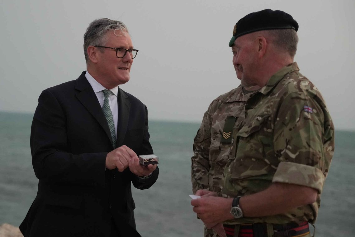 Britain's Prime Minister Keir Starmer meets military personnel on a beach in Bahrain, Thursday, April 9, 2026 during his three day visit to the region.(AP Photo/Alastair Grant, Pool) Britain's Prime Minister Keir Starmer meets military personnel on a beach in Bahrain, Thursday, April 9, 2026 during his three day visit to the region.(AP Photo/Alastair Grant, Pool)
