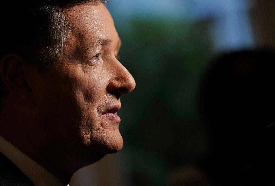Piers Morgan misliker Tommy Robinson intenst, og det kommer tydelig frem i denne "debatten". Foto: Chris Pizzello/Invision/AP/NTB Piers Morgan misliker Tommy Robinson intenst, og det kommer tydelig frem i denne "debatten". Foto: Chris Pizzello/Invision/AP/NTB
