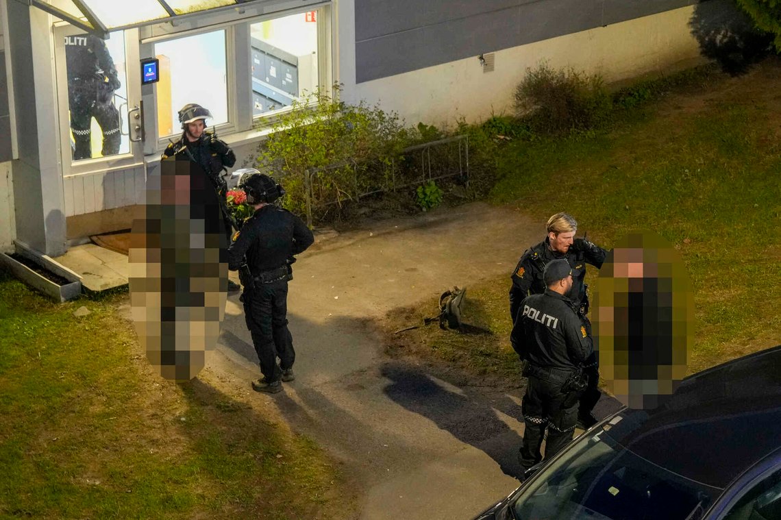 Oslo 20260429.
Politiet er i Betzy Kjelsbergs vei på Grefsen i Oslo etter at det skal ha vært en situasjon med en kniv involvert. Ingen skal være skadet i hendelsen.
Foto: Javad Parsa / NTB Oslo 20260429.
Politiet er i Betzy Kjelsbergs vei på Grefsen i Oslo etter at det skal ha vært en situasjon med en kniv involvert. Ingen skal være skadet i hendelsen.
Foto: Javad Parsa / NTB