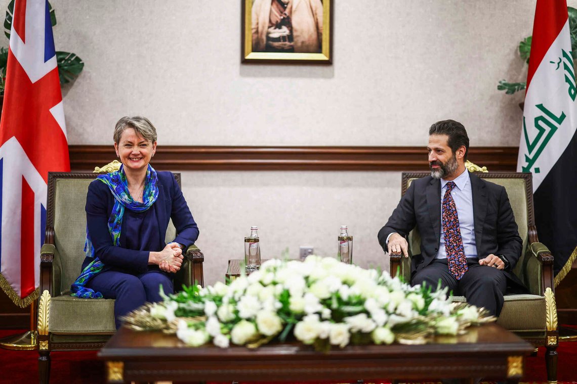 Den kurdiske visestatsministeren Qubad Jalal Talabani møtte britenes daværende innenriksminister Yvette Cooper i Saad Abdullah-salen i Erbil, Irak, torsdag 28. november 2024. Foto: Henry Nicholls /Pool Photo via AP/ NTB Den kurdiske visestatsministeren Qubad Jalal Talabani møtte britenes daværende innenriksminister Yvette Cooper i Saad Abdullah-salen i Erbil, Irak, torsdag 28. november 2024. Foto: Henry Nicholls /Pool Photo via AP/ NTB