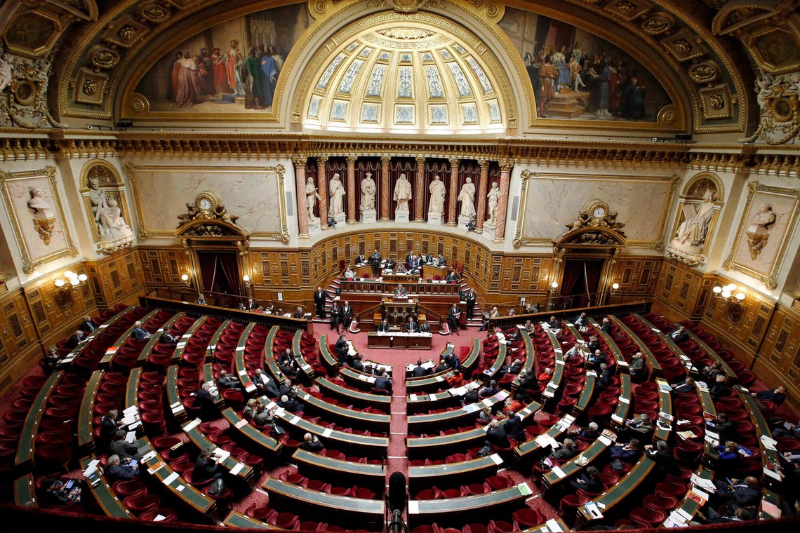 Møtesalen i det franske Senatet i Paris. Foto: Francois Mori / AP / NTB. Møtesalen i det franske Senatet i Paris. Foto: Francois Mori / AP / NTB.
