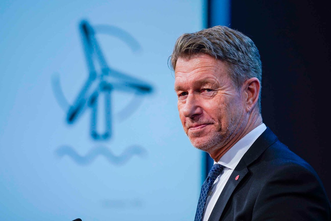 Oslo 20221206.
Olje- og energiminister Terje Aasland presenterer sentrale rammevilkår for utbygging av havvind på Sørlige Nordsjø II og Utsira Nord.
Foto: Gorm Kallestad / NTB Oslo 20221206.
Olje- og energiminister Terje Aasland presenterer sentrale rammevilkår for utbygging av havvind på Sørlige Nordsjø II og Utsira Nord.
Foto: Gorm Kallestad / NTB