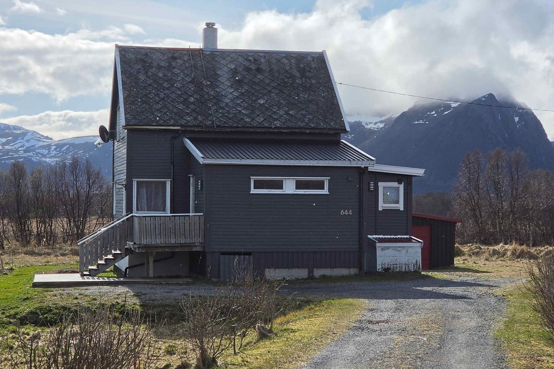 Andøya 20260507. Politiet og PST ransaket dette huset på Andøya etter at en kinesisk kvinne ble siktet for spionasje torsdag.
Foto: Jens Andre M. Birkeland / NTB Andøya 20260507. Politiet og PST ransaket dette huset på Andøya etter at en kinesisk kvinne ble siktet for spionasje torsdag.
Foto: Jens Andre M. Birkeland / NTB