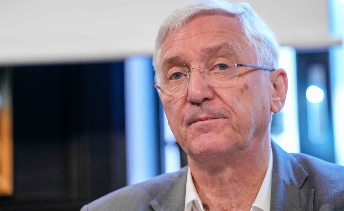 Oslo 20240617.
Per Orderuds advokat Arvid Sjødin etter beslutningen til Gjenopptakelseskommisjonen under pressekonferansen på D.S Louise Restaurant & Bar på Aker Brygge i Oslo.
Foto: Fredrik Varfjell / NTB Oslo 20240617.
Per Orderuds advokat Arvid Sjødin etter beslutningen til Gjenopptakelseskommisjonen under pressekonferansen på D.S Louise Restaurant & Bar på Aker Brygge i Oslo.
Foto: Fredrik Varfjell / NTB