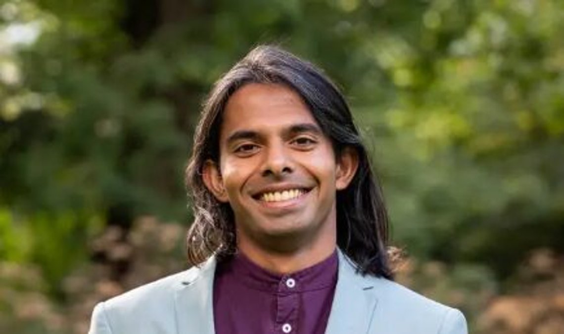 Q Manivannan er innvalg til Holyrood for Scottish Greens. Han er ikke britisk statsborger og oppholder seg i landet på studentvisum. Foto: Scottish Greens Q Manivannan er innvalg til Holyrood for Scottish Greens. Han er ikke britisk statsborger og oppholder seg i landet på studentvisum. Foto: Scottish Greens
