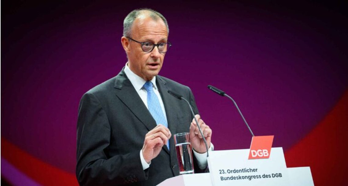 Tysklands forbundskansler Friedrich Merz holder tale på den 23. ordinære forbundskongressen til Det tyske fagforbundet (DGB) i Berlin tirsdag 12. mai. Foto: Bernd von Jutrczenka /dpa via AP/ NTB Tysklands forbundskansler Friedrich Merz holder tale på den 23. ordinære forbundskongressen til Det tyske fagforbundet (DGB) i Berlin tirsdag 12. mai. Foto: Bernd von Jutrczenka /dpa via AP/ NTB