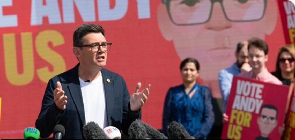 Andy Burnham vil overta som Labour-leder og britisk statsminister. Her er han blant tilhengere i Makerfield. Foto: X/ Burnham Andy Burnham vil overta som Labour-leder og britisk statsminister. Her er han blant tilhengere i Makerfield. Foto: X/ Burnham