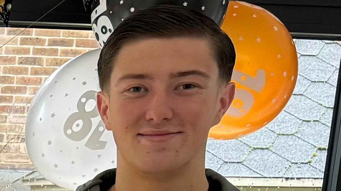 Henry Nowak, 18, som døde etter å ha blitt knivstukket på vei hjem. Bilde: Fra familien/britisk politi. Henry Nowak, 18, som døde etter å ha blitt knivstukket på vei hjem. Bilde: Fra familien/britisk politi.