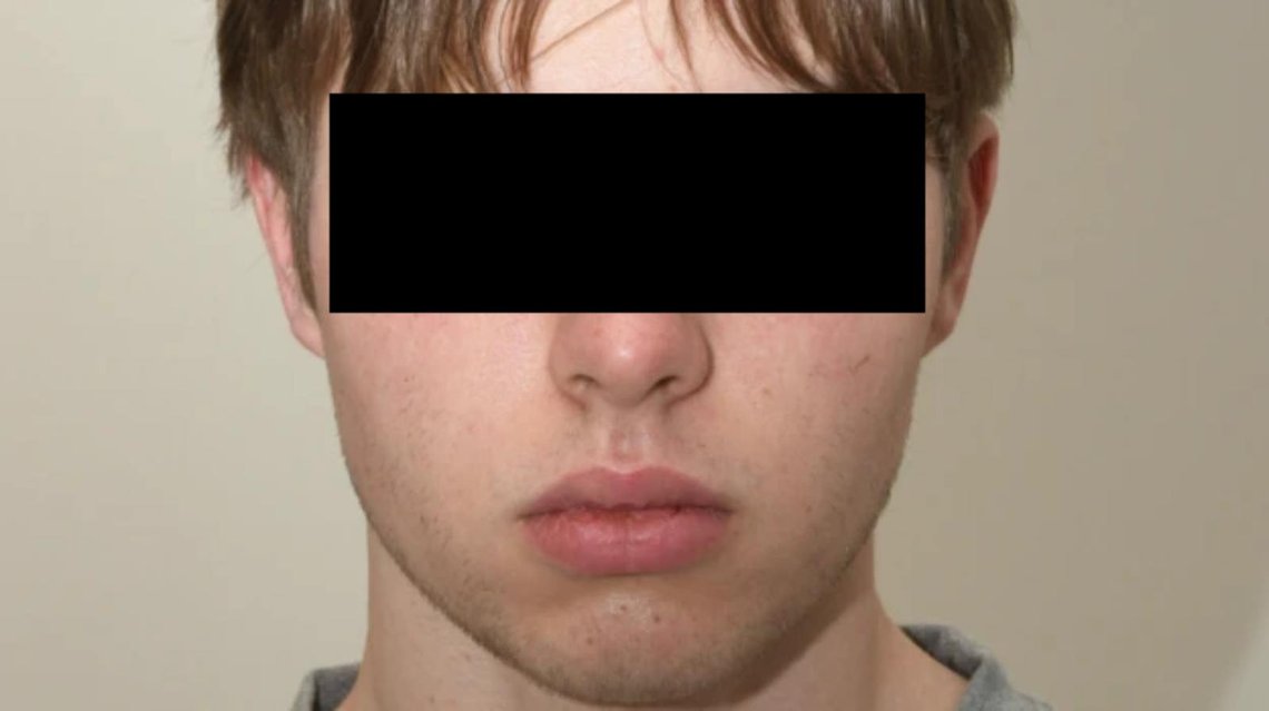 Den tiltalte, norske 19-åringen var akkurat blitt myndig da han ble pågrepet av britisk antiterrorpoliti. (Foto: Crown Prosecution Service) Den tiltalte, norske 19-åringen var akkurat blitt myndig da han ble pågrepet av britisk antiterrorpoliti. (Foto: Crown Prosecution Service)