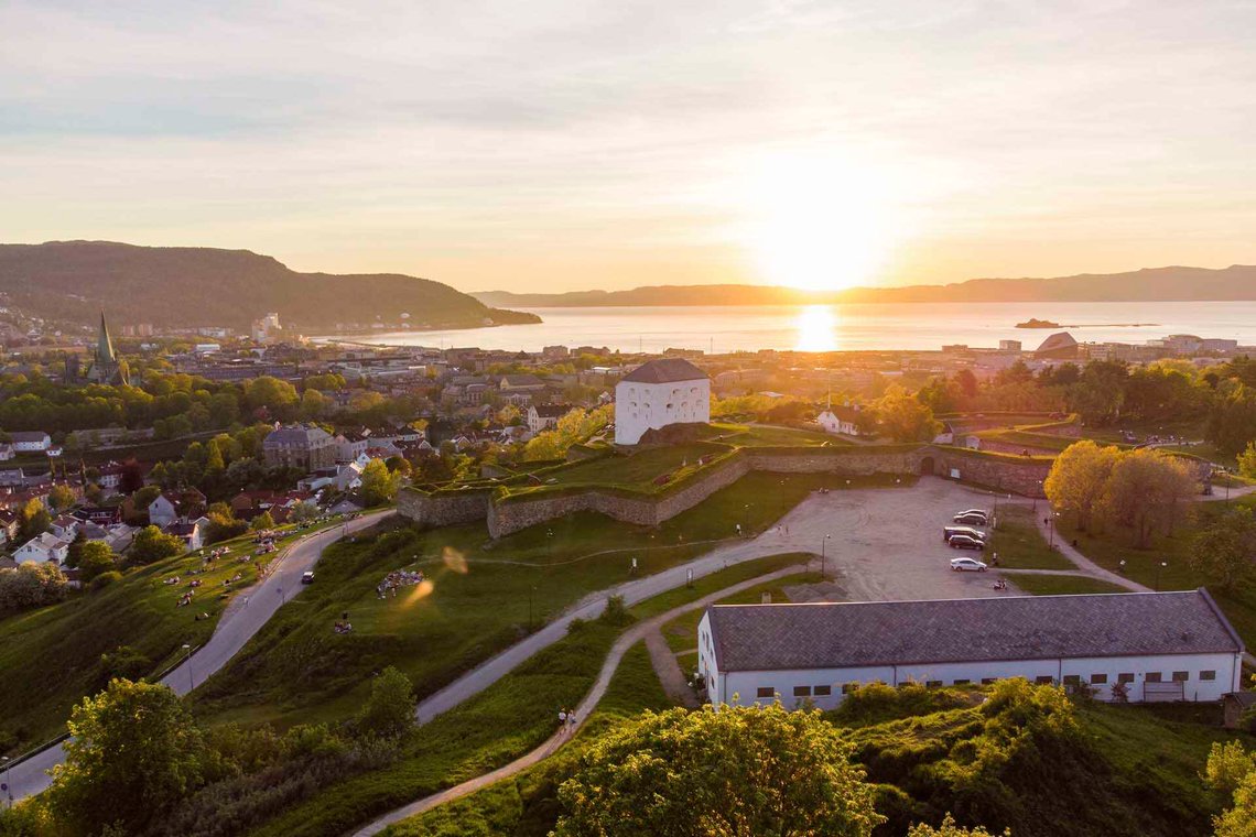 Trondheim ser vakker ut fra høyt nivå, men på gateplan er situasjonen ikke like vakker. Foto: Visit Trondheim Trondheim ser vakker ut fra høyt nivå, men på gateplan er situasjonen ikke like vakker. Foto: Visit Trondheim