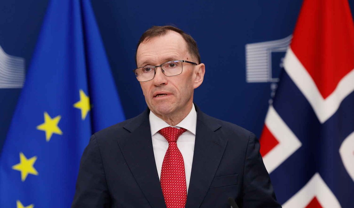 Espen Barth Eide under en pressekonferanse i EU-hovedkvarteret i Brussel den 20. april 2026. Foto: Geert Vanden Wijngaert / AP / NTB. Espen Barth Eide under en pressekonferanse i EU-hovedkvarteret i Brussel den 20. april 2026. Foto: Geert Vanden Wijngaert / AP / NTB.