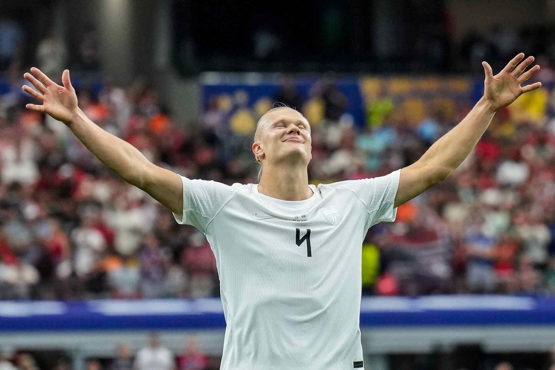 Selvsagt ble det helten fra Bryne som avgjorde. Her jubler Erling Braut Haaland jubler å ha scoret vinnermålet mot Elfenbenskysten i 16-delsfinalen i VM. Next stop, Brazil. Foto: Fredrik Varfjell / NTB Selvsagt ble det helten fra Bryne som avgjorde. Her jubler Erling Braut Haaland jubler å ha scoret vinnermålet mot Elfenbenskysten i 16-delsfinalen i VM. Next stop, Brazil. Foto: Fredrik Varfjell / NTB