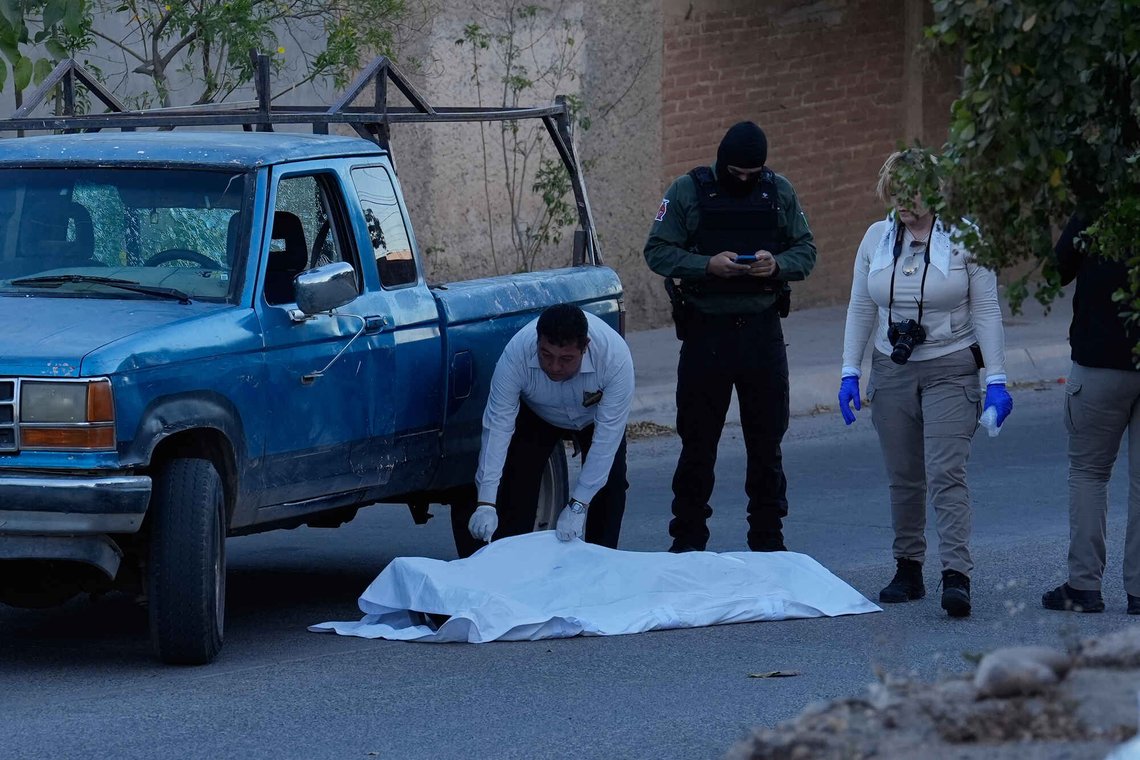 Forensic workers inspect the body of a victim at the scene of a fatal armed attack in Culiacán, Sinaloa state, Mexico, Sunday, April 26, 2026. (AP Photo/Marco Ugarte) Forensic workers inspect the body of a victim at the scene of a fatal armed attack in Culiacán, Sinaloa state, Mexico, Sunday, April 26, 2026. (AP Photo/Marco Ugarte)
