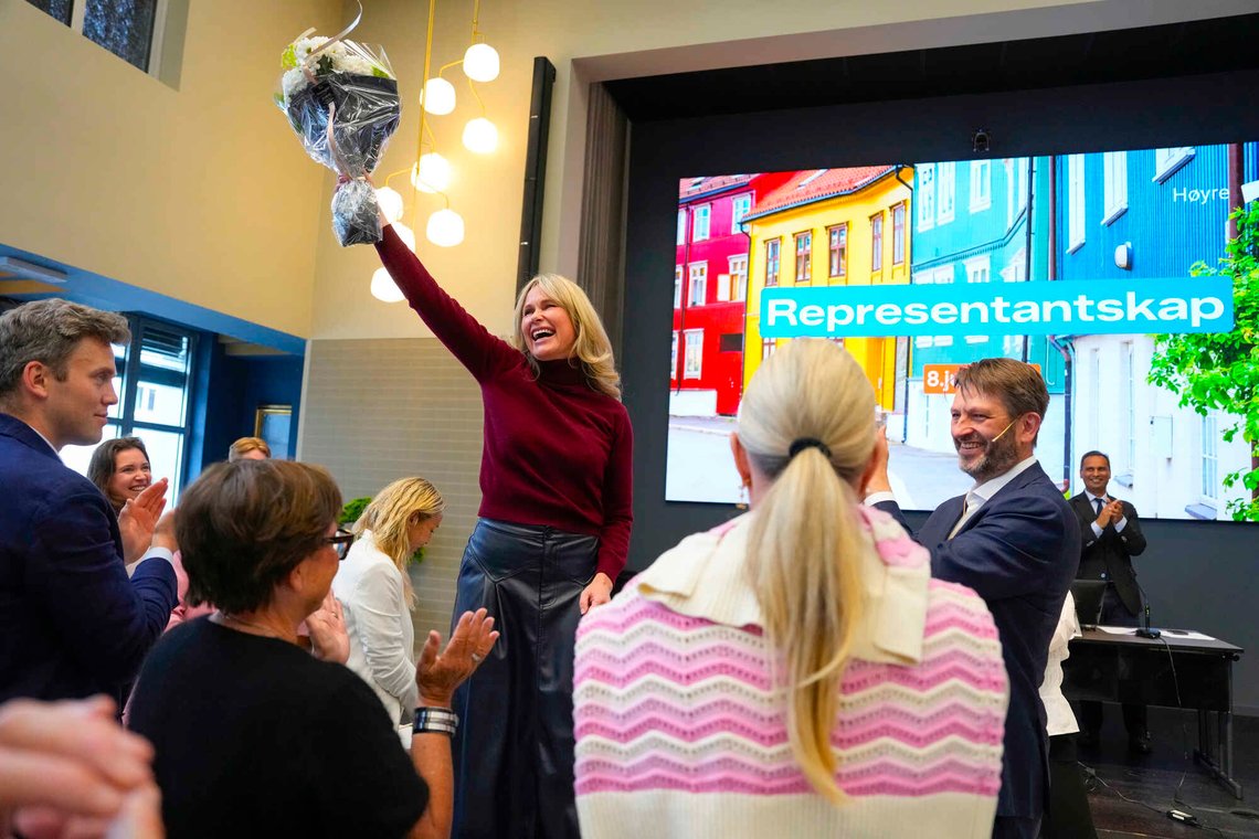 Oslo 20260608.
Byrådsleder Eirik Lae Solberg og ordfører Anne Lindboe er nominert som listetopper for Oslo Høyre for perioden 2027-2031 under representantskapsmøtet i ordførersalen på Høyres Hus i Oslo mandag kveld.
Foto: Heiko Junge / NTB Oslo 20260608.
Byrådsleder Eirik Lae Solberg og ordfører Anne Lindboe er nominert som listetopper for Oslo Høyre for perioden 2027-2031 under representantskapsmøtet i ordførersalen på Høyres Hus i Oslo mandag kveld.
Foto: Heiko Junge / NTB