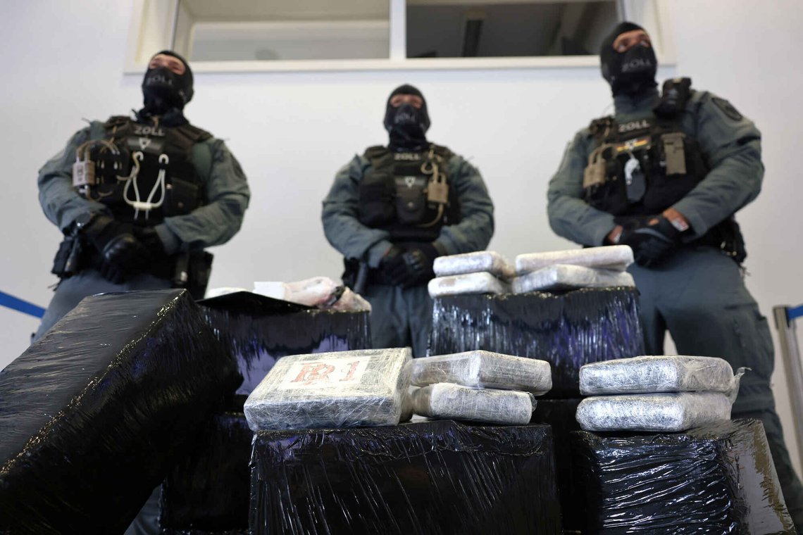 Several bags of cocaine that were seized by German customs are seen at a press conference at the Customs Criminal Investigation Office in Cologne, Germany, Wednesday, June 3, 2026. (Rolf Vennenbernd/dpa via AP) Several bags of cocaine that were seized by German customs are seen at a press conference at the Customs Criminal Investigation Office in Cologne, Germany, Wednesday, June 3, 2026. (Rolf Vennenbernd/dpa via AP)