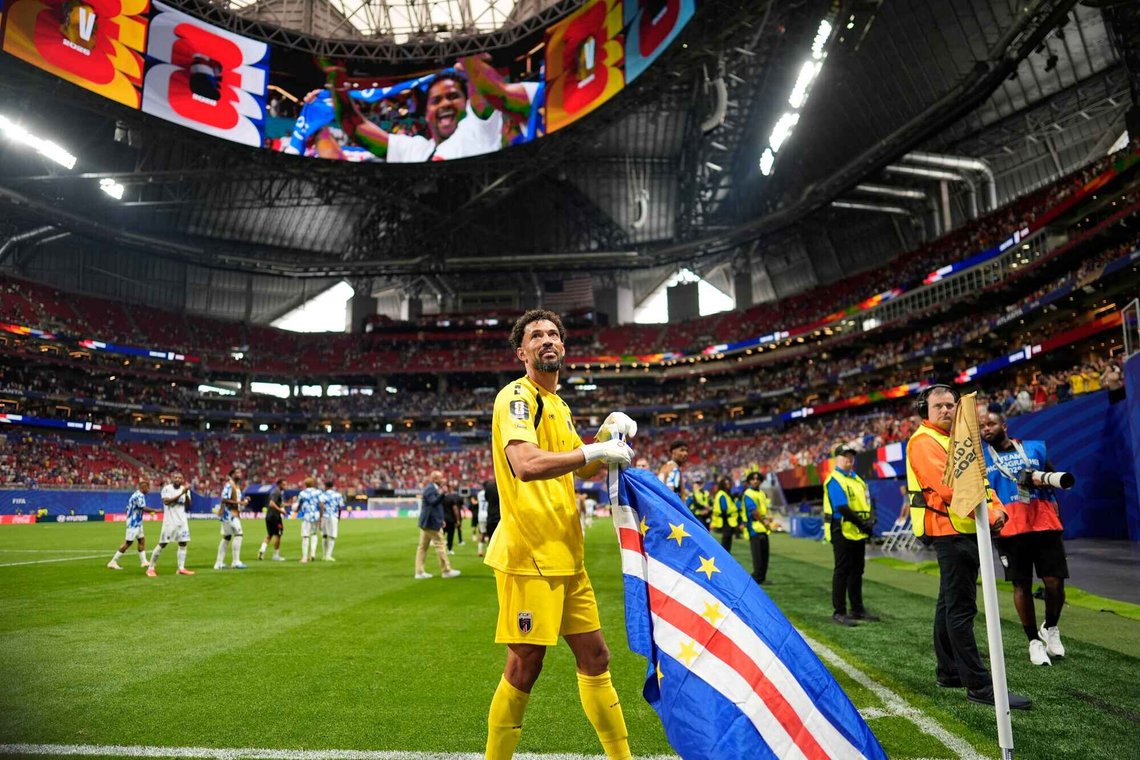 Dagens superhelt. Keeperen Vozinha sto som en vegg for Kapp Verde mot Spania. Foto: Mike Stewart / AP / NTB Dagens superhelt. Keeperen Vozinha sto som en vegg for Kapp Verde mot Spania. Foto: Mike Stewart / AP / NTB