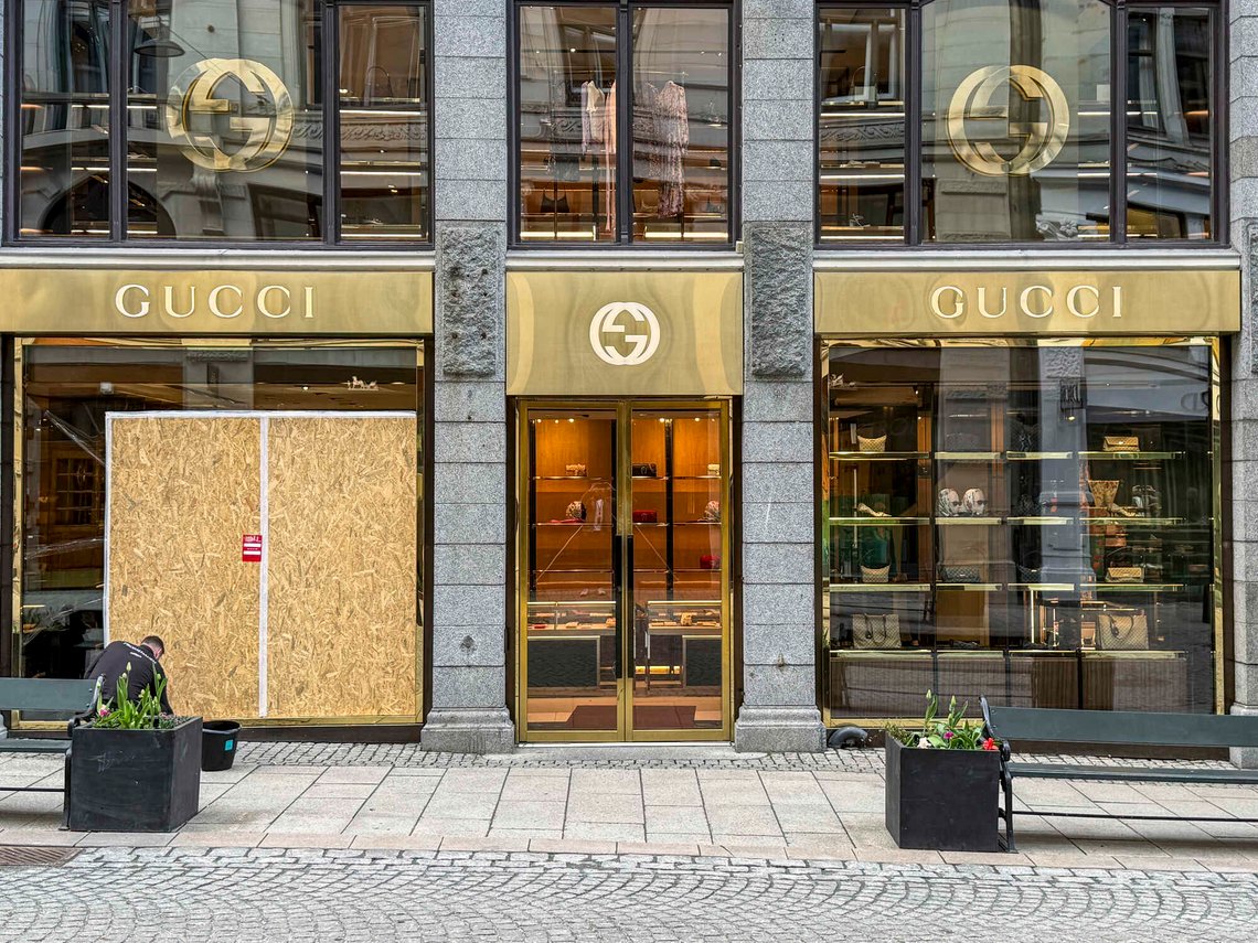 Oslo 20260519.
Ingen er pågrepet etter et innbrudd i Gucci-butikken i Nedre Slottsgate i Oslo sentrum natt til tirsdag.
Foto: Rodrigo Freitas / NTB Oslo 20260519.
Ingen er pågrepet etter et innbrudd i Gucci-butikken i Nedre Slottsgate i Oslo sentrum natt til tirsdag.
Foto: Rodrigo Freitas / NTB