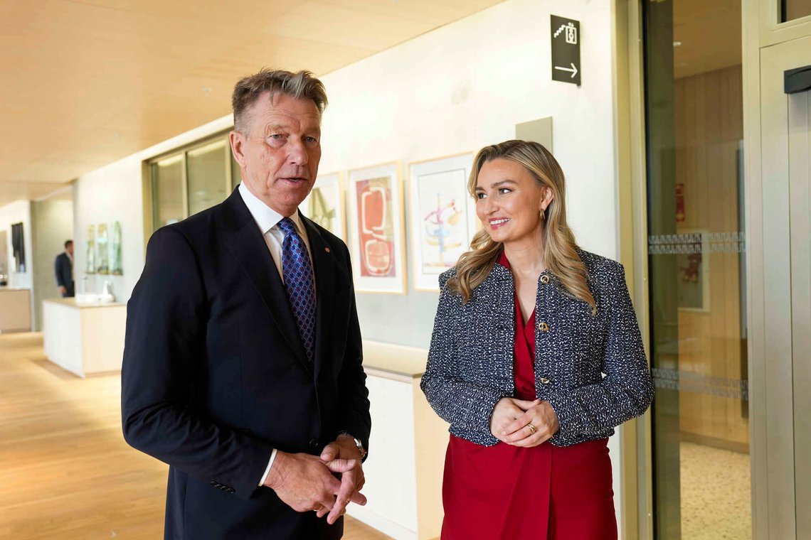 Energiminister Terje Aasland er proppen i systemet. Han skylder på EØS-avtalen når kommunale boliger ikke får Norgespris. Men dette avviser Esa. Foto: Terje Pedersen / NTB Energiminister Terje Aasland er proppen i systemet. Han skylder på EØS-avtalen når kommunale boliger ikke får Norgespris. Men dette avviser Esa. Foto: Terje Pedersen / NTB