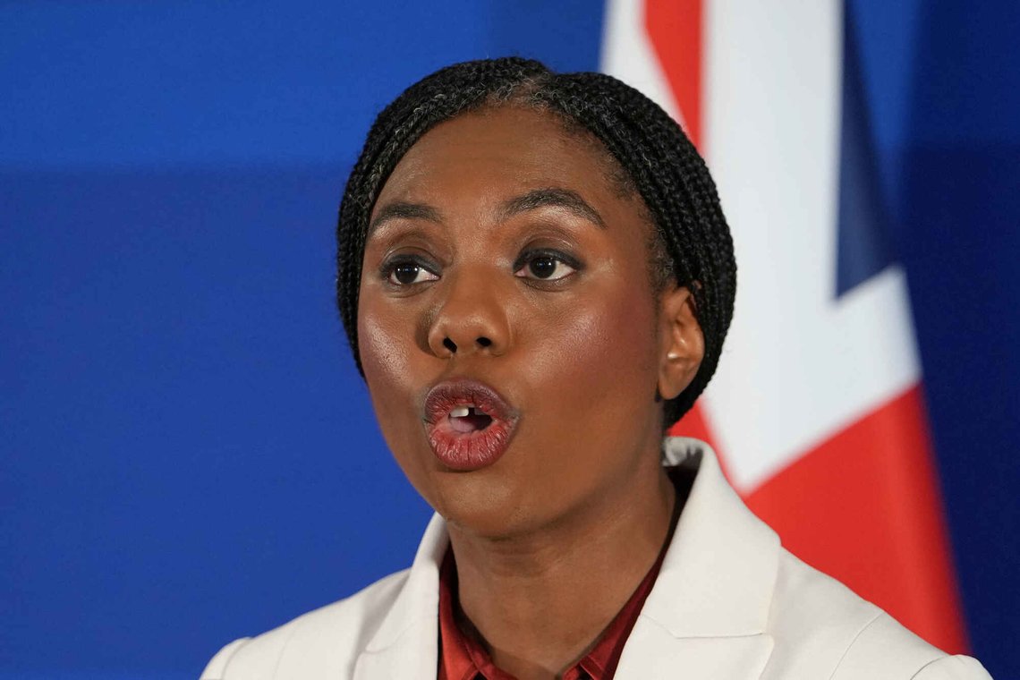 Kemi Badenoch er leder for Tory.partiet, og repeterer en europeisk klassikker. Gå til krim mot høyresiden i stedet for de virkelige fiendene. Foto: AP /Kin Cheung/ NTB Kemi Badenoch er leder for Tory.partiet, og repeterer en europeisk klassikker. Gå til krim mot høyresiden i stedet for de virkelige fiendene. Foto: AP /Kin Cheung/ NTB