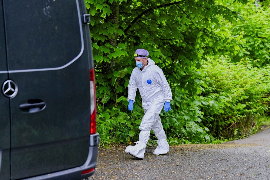 Kriminalteknikkere på stedet der en person er funnet død. Foto: Carina Johansen / NTB Kriminalteknikkere på stedet der en person er funnet død. Foto: Carina Johansen / NTB